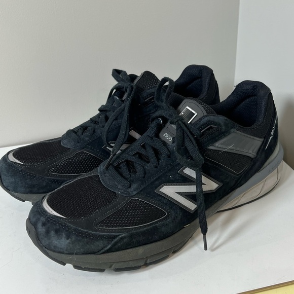 New Balance 990v5 Made in USA 11.5 Black Sneaker Like New - Picture 1 of 14